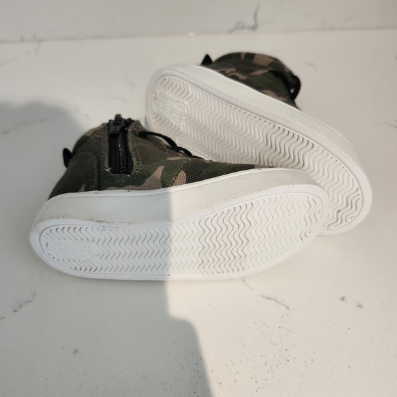 NWOT Gap Camo Sneakers - Picture 6 of 7